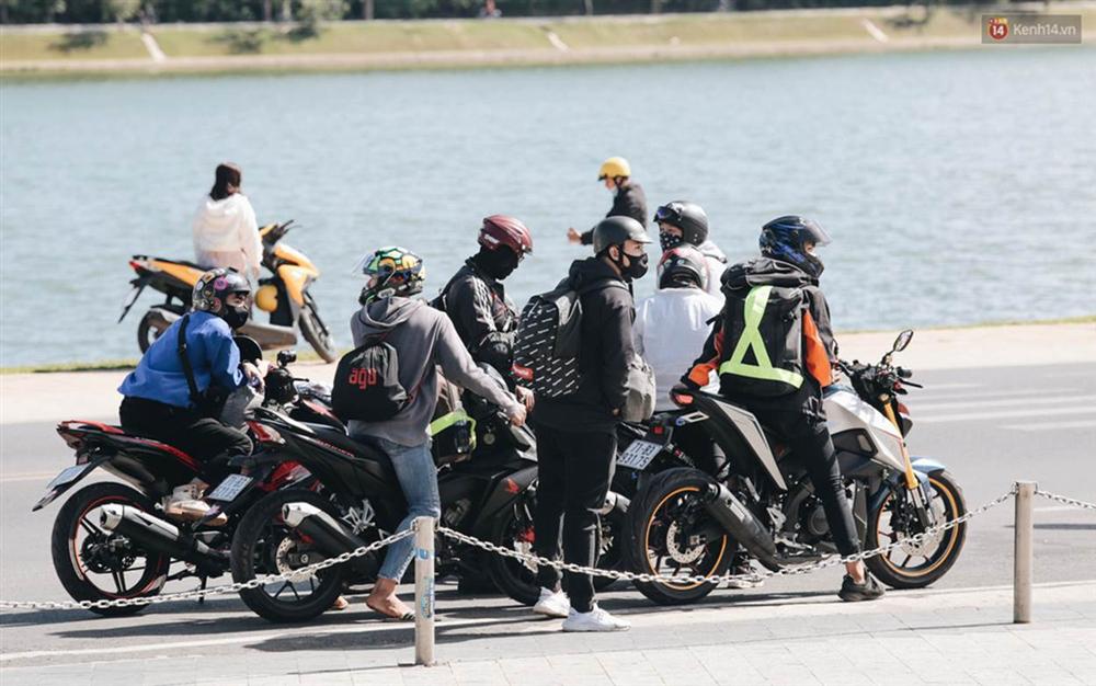 Đà Lạt đông nghịt khách từ sáng 30/4, hàng nghìn người xếp hàng vào các khu du lịch để vui chơi-3