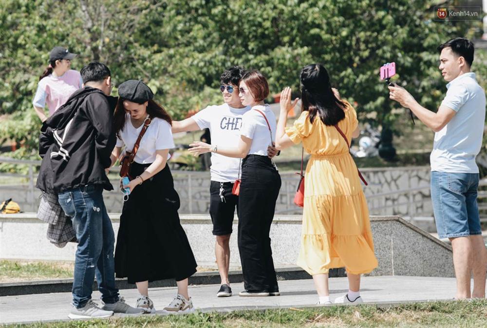 Đà Lạt đông nghịt khách từ sáng 30/4, hàng nghìn người xếp hàng vào các khu du lịch để vui chơi-4