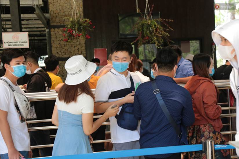 Đà Lạt đông nghịt khách từ sáng 30/4, hàng nghìn người xếp hàng vào các khu du lịch để vui chơi-11