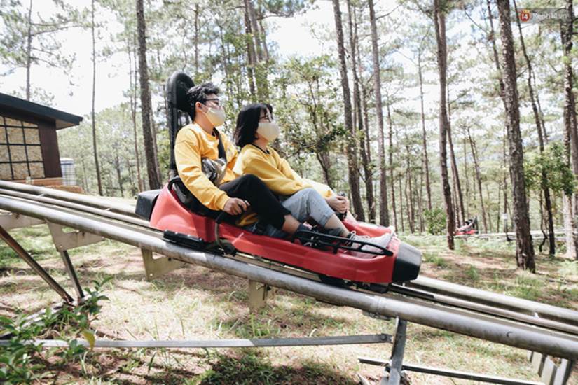 Đà Lạt đông nghịt khách từ sáng 30/4, hàng nghìn người xếp hàng vào các khu du lịch để vui chơi-12