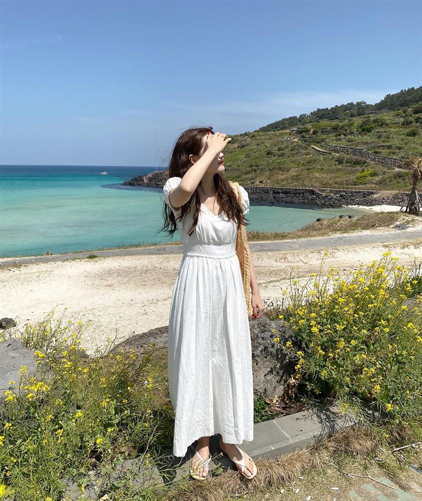 5 mẫu váy xứng đáng được chị em đầu tư vì diện lên chỉ trẻ trung xinh tươi chứ muốn dừ đi cũng khó-8