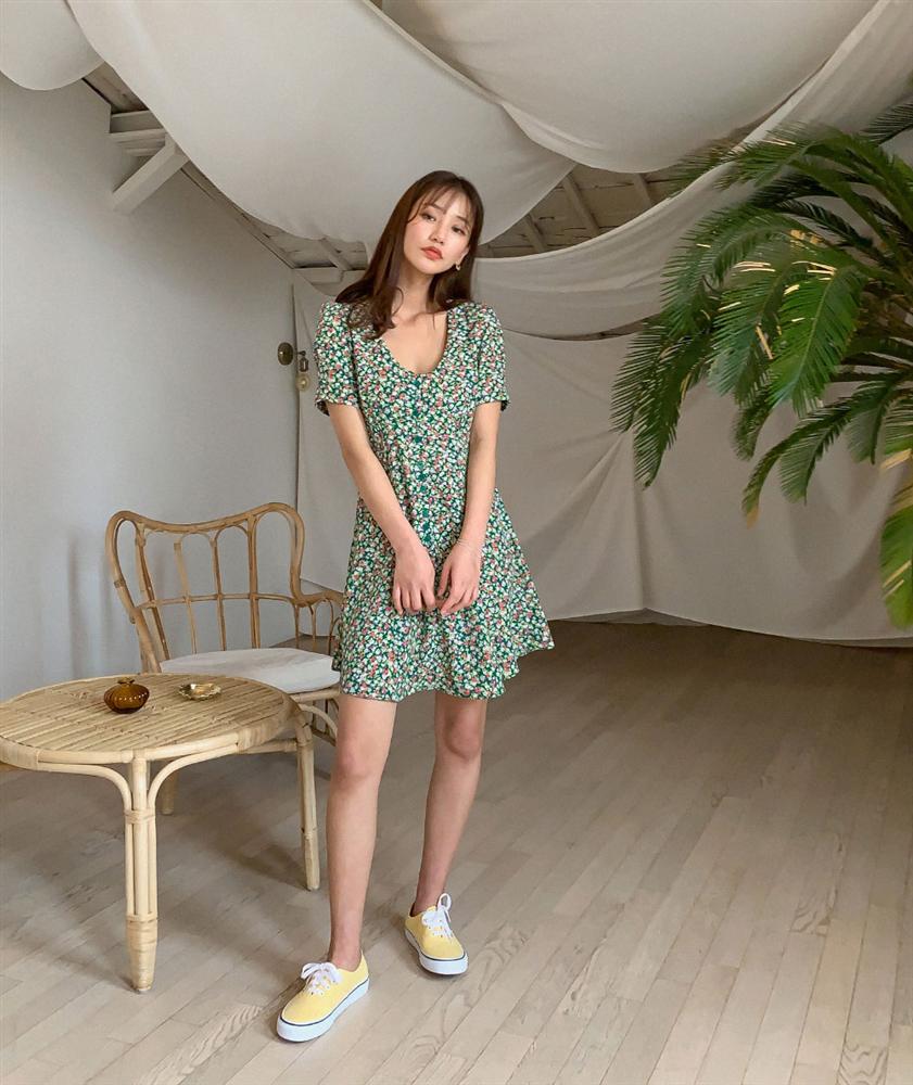5 mẫu váy xứng đáng được chị em đầu tư vì diện lên chỉ trẻ trung xinh tươi chứ muốn dừ đi cũng khó-11