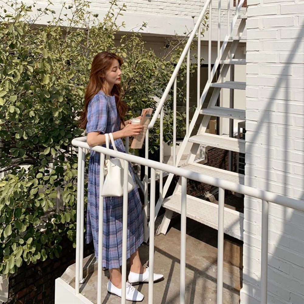 5 mẫu váy xứng đáng được chị em đầu tư vì diện lên chỉ trẻ trung xinh tươi chứ muốn dừ đi cũng khó-18