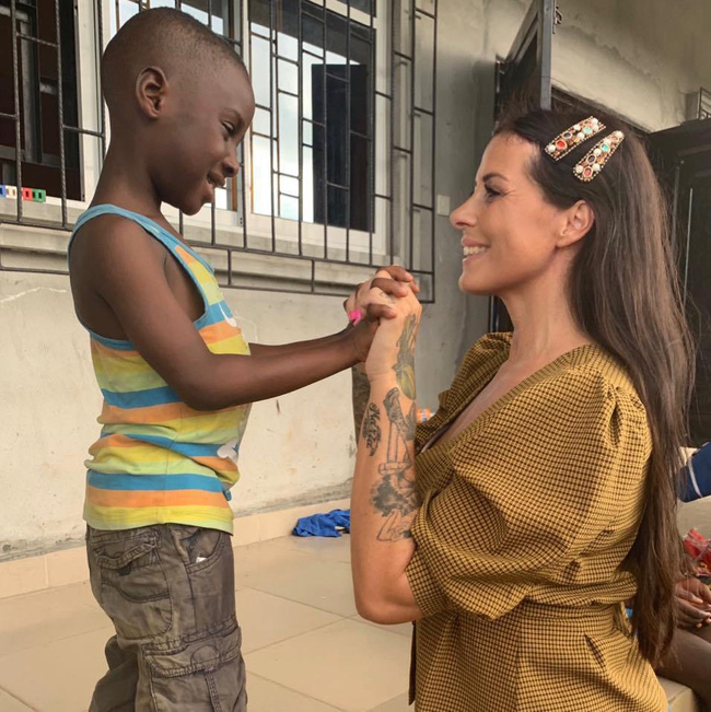 Cậu bé phù thủy da bọc xương, từng bị hắt hủi, suýt chết bên lề đường sau 4 năm giờ đã có cuộc sống khiến ai cũng kinh ngạc-6