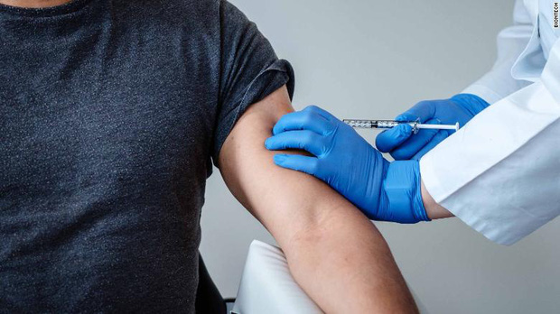 Hãng dược khổng lồ từ Hoa Kỳ tuyên bố vaccine chống Covid-19 có thể ra đời vào cuối năm nay, nguồn cung đủ cho hàng triệu người-1