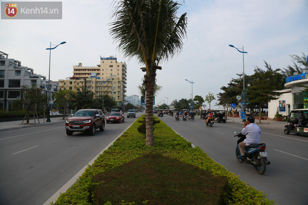 Ảnh: Biển Sầm Sơn ken đặc người vui chơi, tắm biển ngày 30/4-4