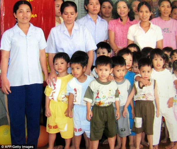 Cậu bé người Việt được Angelina Jolie nhận nuôi ngày ấy - bây giờ: Lột xác từ tính cách đến ngoại hình, luôn được mẹ dặn ghi nhớ 1 điều-1