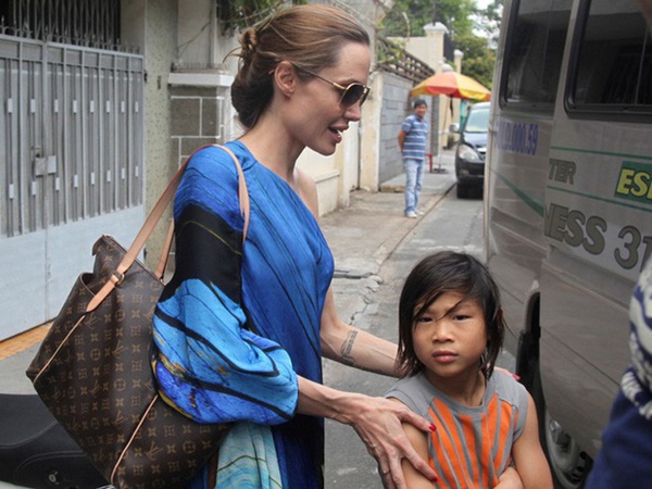 Cậu bé người Việt được Angelina Jolie nhận nuôi ngày ấy - bây giờ: Lột xác từ tính cách đến ngoại hình, luôn được mẹ dặn ghi nhớ 1 điều-3