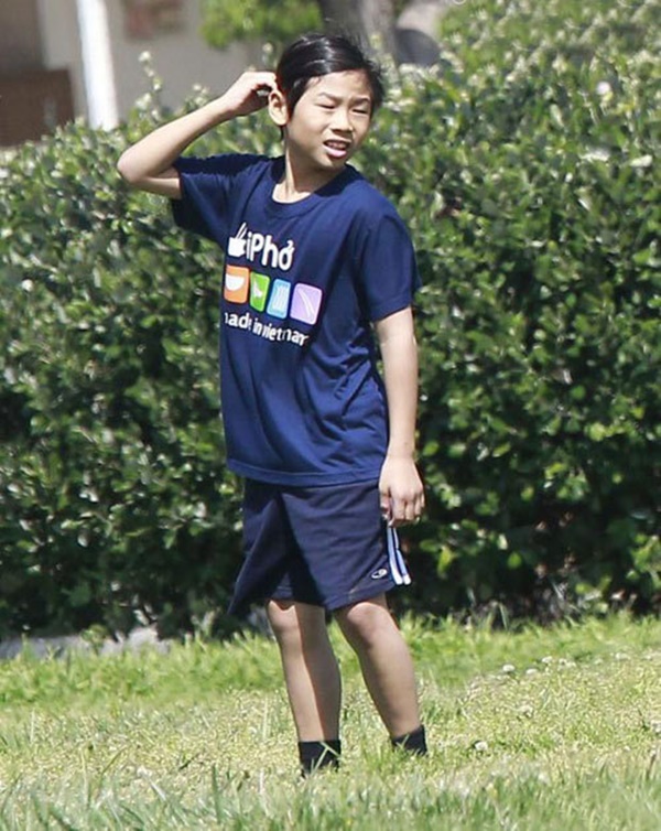 Cậu bé người Việt được Angelina Jolie nhận nuôi ngày ấy - bây giờ: Lột xác từ tính cách đến ngoại hình, luôn được mẹ dặn ghi nhớ 1 điều-4