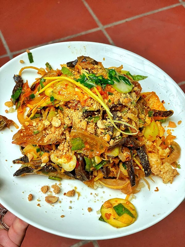 Vừa ra mắt bánh tráng trộn xa xỉ giá 250k, NTK Lý Quí Khánh đã bị chê làm đồ ăn vừa dở vừa đắt, gây phẫn nộ khi gọi khách hàng là sống dã tâm-5