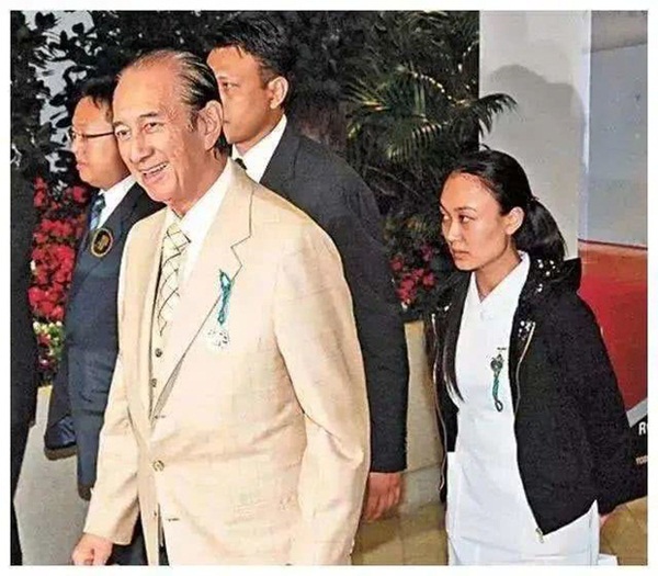 Sóng gió hào môn: Nữ y tá nhỏ bé khiến trùm sòng bạc say mê, bà Tư tìm 1001 kế ngăn cản và cái kết không ai ngờ-5