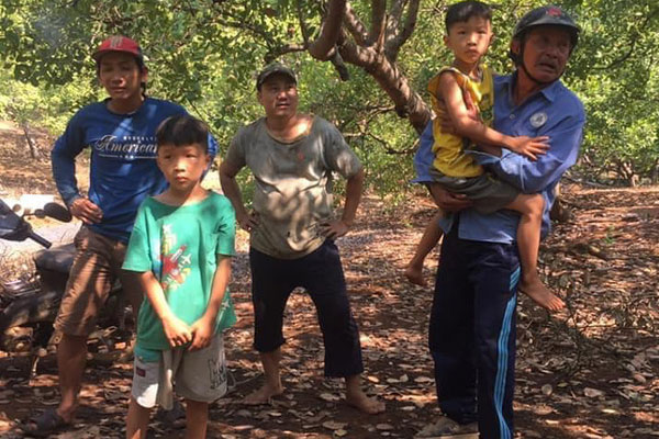 Truy tìm người đàn ông nghi liên quan đến vụ 2 bé trai sinh đôi mất tích trong vườn điều Bình Phước-1