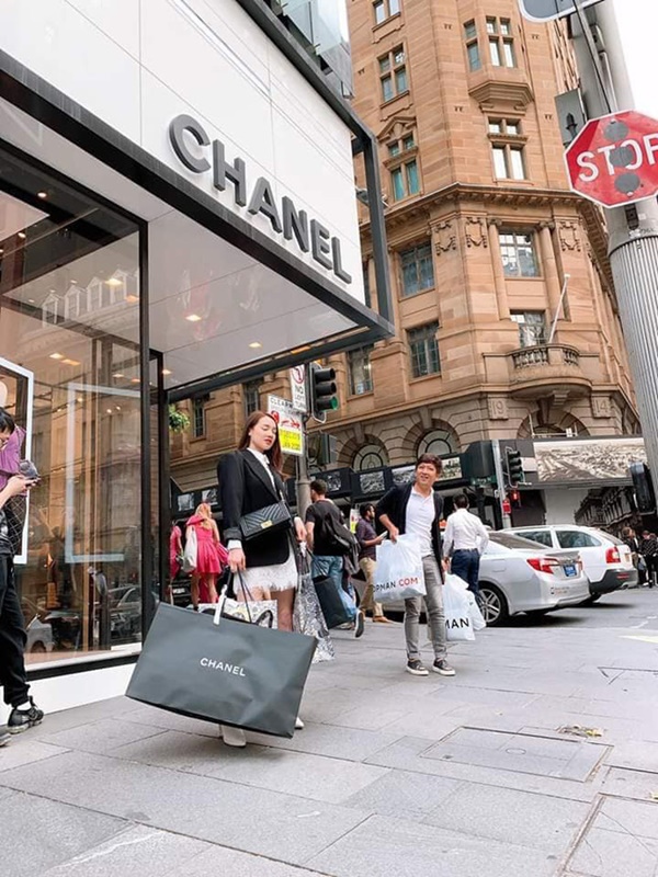 Nhường” Nhã Phương diện đồ hiệu trăm triệu, Trường Giang chỉ diện đồ bình dân nhưng có 1 chi tiết khiến ai cũng ghen tị nổ đom đóm mắt”-6