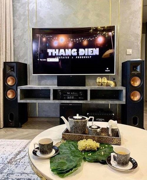 Sau 6 năm đăng quang hoa hậu, Kỳ Duyên vào TP.HCM ở nhà sang chảnh ngập hàng hiệu-2