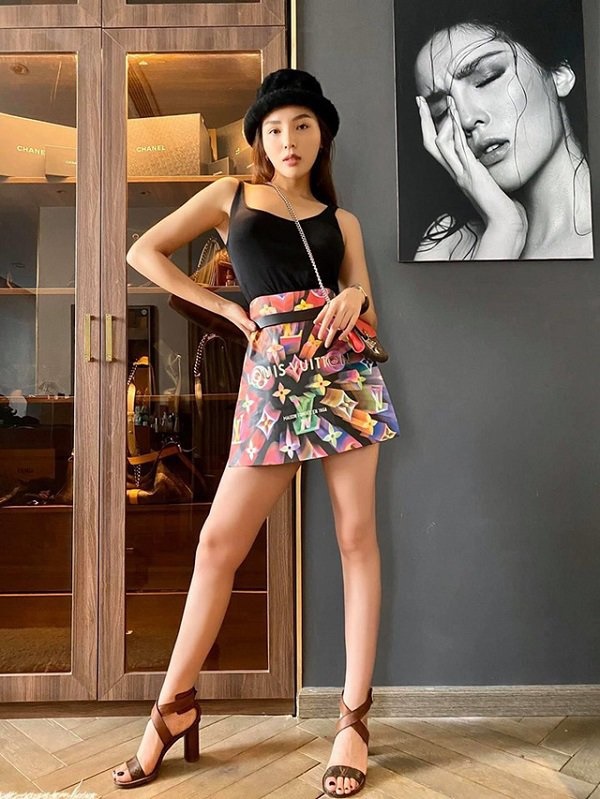 Sau 6 năm đăng quang hoa hậu, Kỳ Duyên vào TP.HCM ở nhà sang chảnh ngập hàng hiệu-9