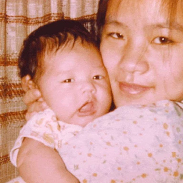 Câu chuyện cuộc đời của cô gái gốc Việt làm mẹ ở tuổi 12 vì bị cưỡng bức ở nhà vệ sinh trường: Con gái tôi chính là phép màu bước ra từ thảm kịch-2