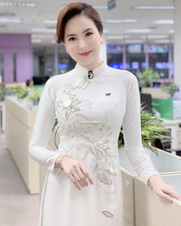 MC Mai Ngọc mặc áo dài lên sóng truyền hình ngày đặc biệt, khiến người ta nhớ đến hình ảnh cô dâu xinh đẹp 4 năm trước-2