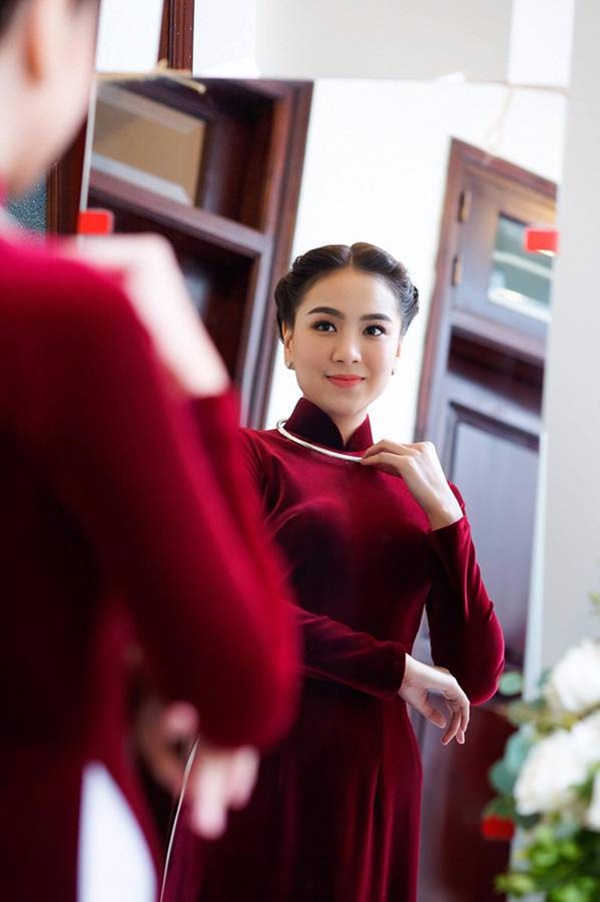 MC Mai Ngọc mặc áo dài lên sóng truyền hình ngày đặc biệt, khiến người ta nhớ đến hình ảnh cô dâu xinh đẹp 4 năm trước-6