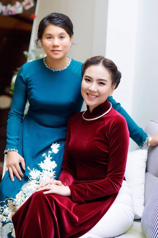 MC Mai Ngọc mặc áo dài lên sóng truyền hình ngày đặc biệt, khiến người ta nhớ đến hình ảnh cô dâu xinh đẹp 4 năm trước-8