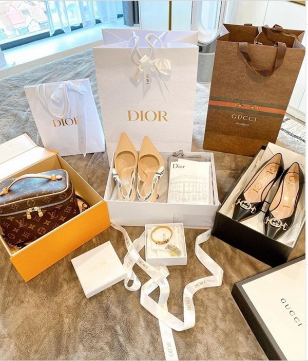 Nuôi con 1 mình, hot mom Ly Kute vẫn khiến bao người ngưỡng mộ khi tậu loạt hàng hiệu cực xịn ngay ngày đầu nghỉ lễ-4