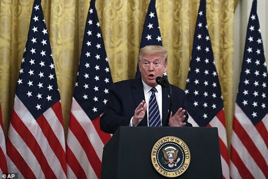TT Trump dọa đánh thuế 1.000 tỷ USD hàng Trung Quốc