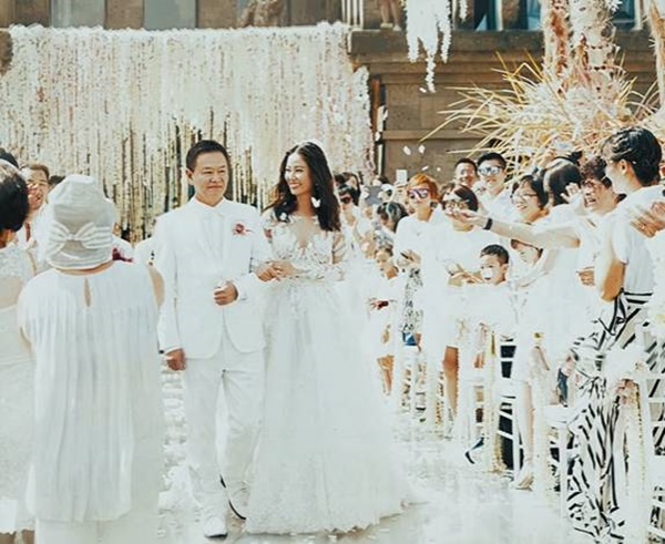 Loạt khoảnh khắc hiếm trong lễ cưới của Lâm Tâm Như - Hoắc Kiến Hoa vừa được tiết lộ, chú rể rưng rưng bên cô dâu-1