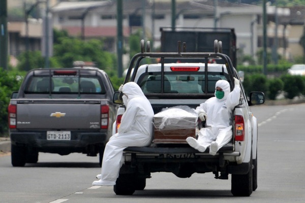 Nga: 3 bác sĩ ngã từ cửa sổ bệnh viện giữa lúc căng thẳng chống dịch COVID-19-2