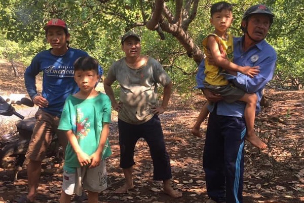 Công an phát thông báo tìm người thân cho bé gái 5 tuổi đi lạc-2