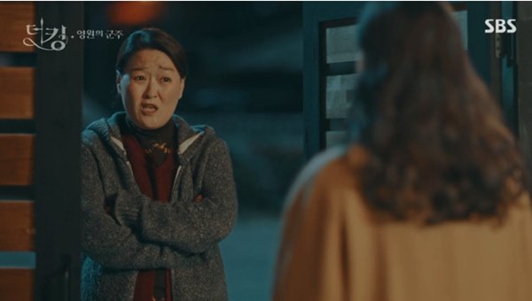 Quân vương bất diệt tập 5: Được Lee Min Ho hôn môi nhưng sao đôi mắt Kim Go Eun lại mở trừng trừng vô cảm thế kia-6