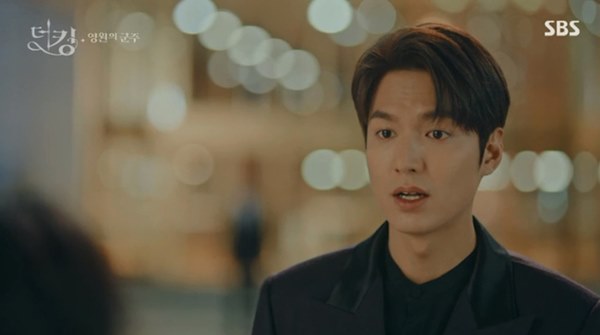 Quân vương bất diệt tập 5: Được Lee Min Ho hôn môi nhưng sao đôi mắt Kim Go Eun lại mở trừng trừng vô cảm thế kia-8