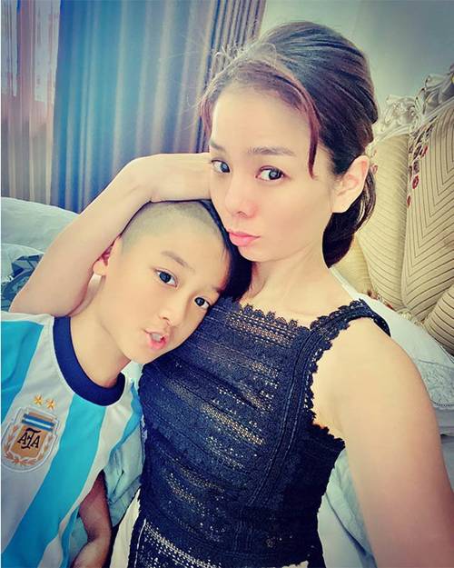 Lệ Quyên siết hàm” giảm cân, thân hình gầy sọp đến độ vòng 1 gợi cảm cũng tiêu biến-2