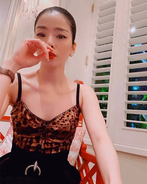 Lệ Quyên siết hàm” giảm cân, thân hình gầy sọp đến độ vòng 1 gợi cảm cũng tiêu biến-3