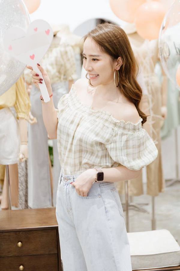 Chỉ diện đồ thể thao ra sân golf, Quỳnh Nga cũng khoe được vòng 3 nảy nở-9