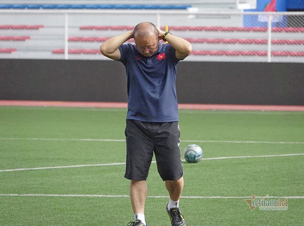 Thầy Park bối rối vì gà son” của... HLV Chung Hae Seong-2