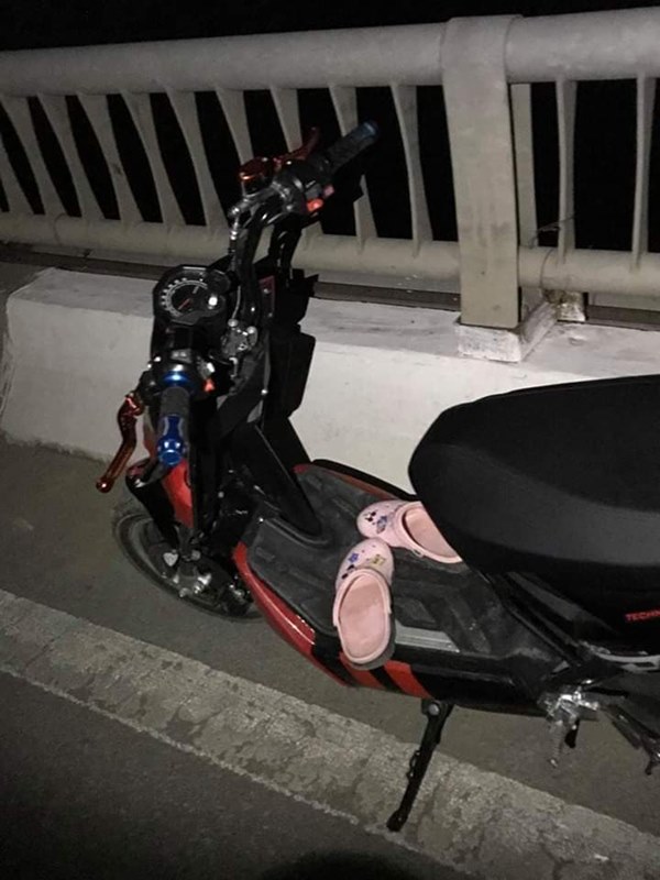 Nữ sinh lớp 8 nghi bỏ lại xe máy điện, nhảy cầu tự tử trong đêm-2