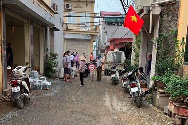 Hà Nội: Trường hợp bị sốt cao khiến khoảng 120 hộ gia đình bị cách ly tạm thời ở Gia Lâm âm tính với SARS-CoV-2-2