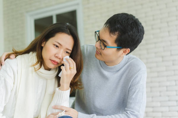 Nghi ngờ tác giả bào thai trong bụng bạn thân là của chồng mình, tôi đòi ly hôn, nào ngờ ngày chúng tôi ra tòa, cô ấy lại chạy đến báo tin đứa bé đã qua đời-2