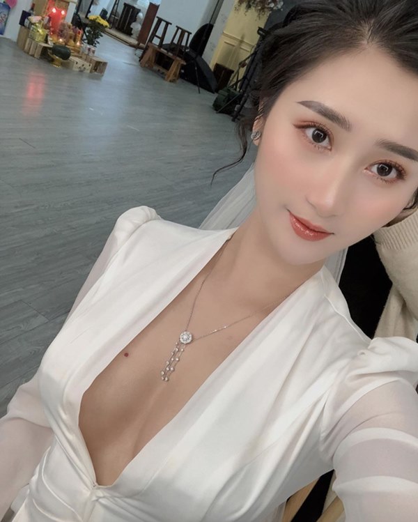 Bạn gái Huy Hùng (tuyển Việt Nam) bất ngờ tung video hậu trường chụp ảnh cưới: Cô dâu chú rể đẹp đôi, dân tình chúc mừng tới tấp-7