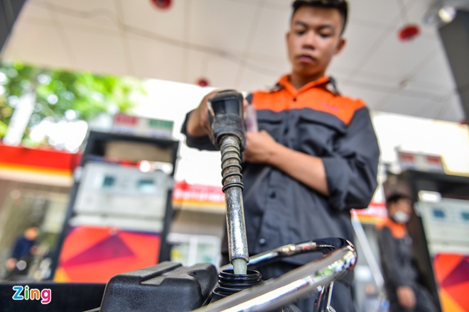 Giá xăng dầu thấp kỷ lục, nhà sản xuất và phân phối ôm lỗ nặng-1