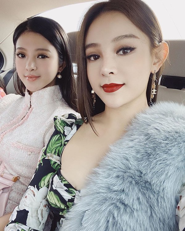 Huyền Baby khoe dáng bên cạnh em gái xinh đẹp, dân tình lại được dịp trầm trồ: Nhà chị khéo đẻ quá đi!-3