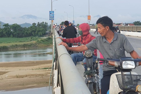 Phát hiện thi thể người phụ nữ trong tư thế treo cổ-2