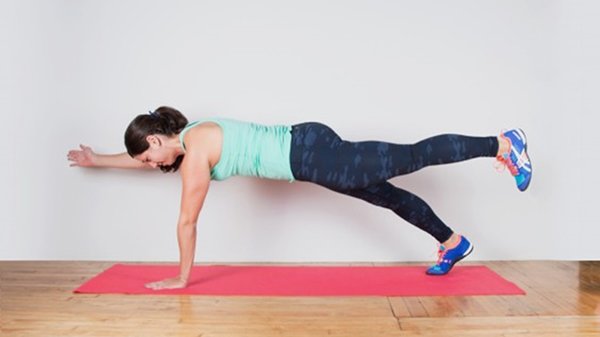 1 phút plank bằng 60 lần gập bụng, nàng hãy áp dụng ngay để nghỉ lễ không lo béo bụng-7