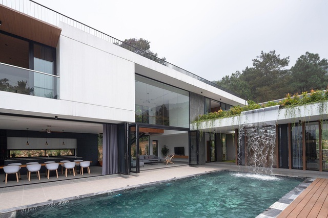 Biệt thự với thác nước đổ đẹp như trời Âu của cặp vợ chồng ở Tam Đảo-3