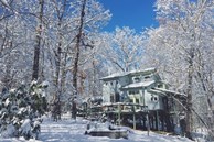 Ngôi nhà đẹp mê hồn giữa tuyết trắng của nữ nhà văn Việt