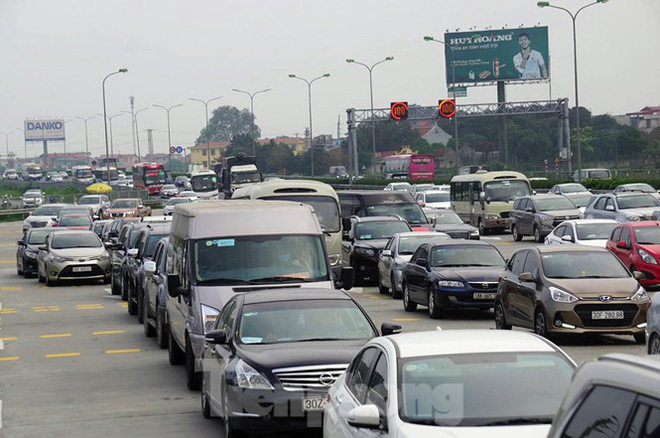 Cao tốc Pháp Vân tê liệt sau kỳ nghỉ lễ dài ngày-2