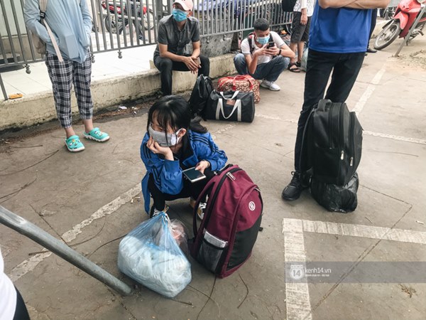 Chùm ảnh sinh viên quay trở lại thành phố học tập, tay xách nách mang hành lý và đồ ăn ngon nhất được cha mẹ gửi gắm-5