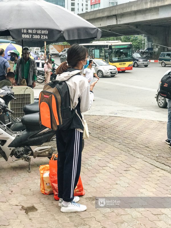 Chùm ảnh sinh viên quay trở lại thành phố học tập, tay xách nách mang hành lý và đồ ăn ngon nhất được cha mẹ gửi gắm-8