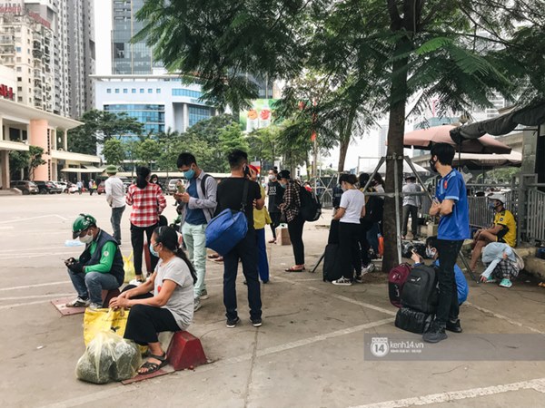 Chùm ảnh sinh viên quay trở lại thành phố học tập, tay xách nách mang hành lý và đồ ăn ngon nhất được cha mẹ gửi gắm-15