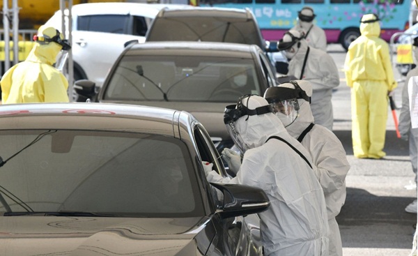 Bài học đắt giá từ châu Á khi vội mở cửa lại giữa dịch-3