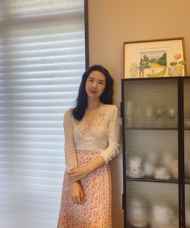 Đọ gu ăn mặc của vợ chủ tịch Taobao với bồ nhí Trương Đại Dịch-6